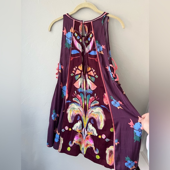 Free People Dresses & Skirts - FREE PEOPLE MINI FLORAL DRESS WITH OPEN SLAT SIDES M